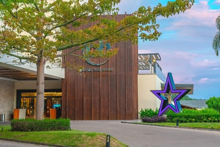 Transfer Liberia Airport to Planet Hollywood or Andaz Papagayo, ROUND TRIP. - Photo 1 of 8